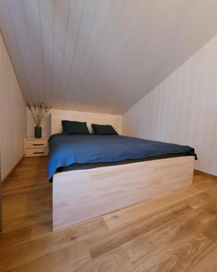 Beach House Trimpas Ungeni Exterior photo